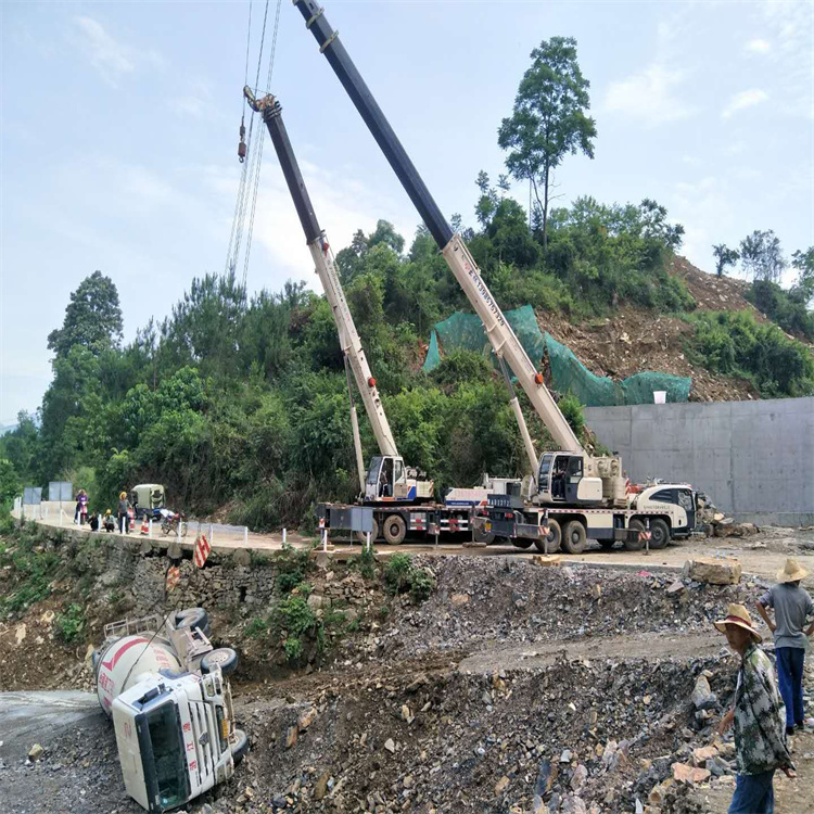 濉溪县汽车掉沟里叫吊车救援要多少钱